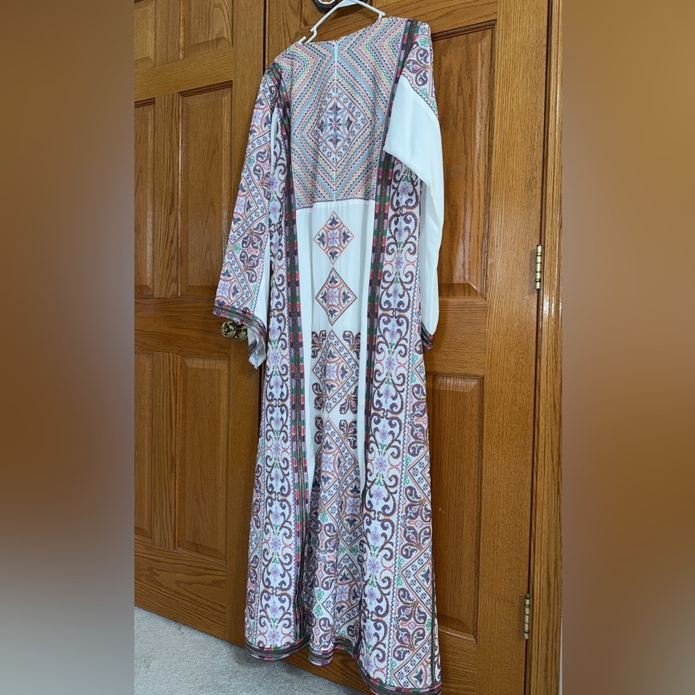 Palestinian Thobe White Purple Lilac Plus Size 5 / 2X Embroidered Formal Gown - Picture 10 of 16